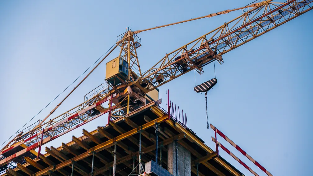 Material Loading Platforms: Cantilever Engineering and High-Rise Logistics Guide